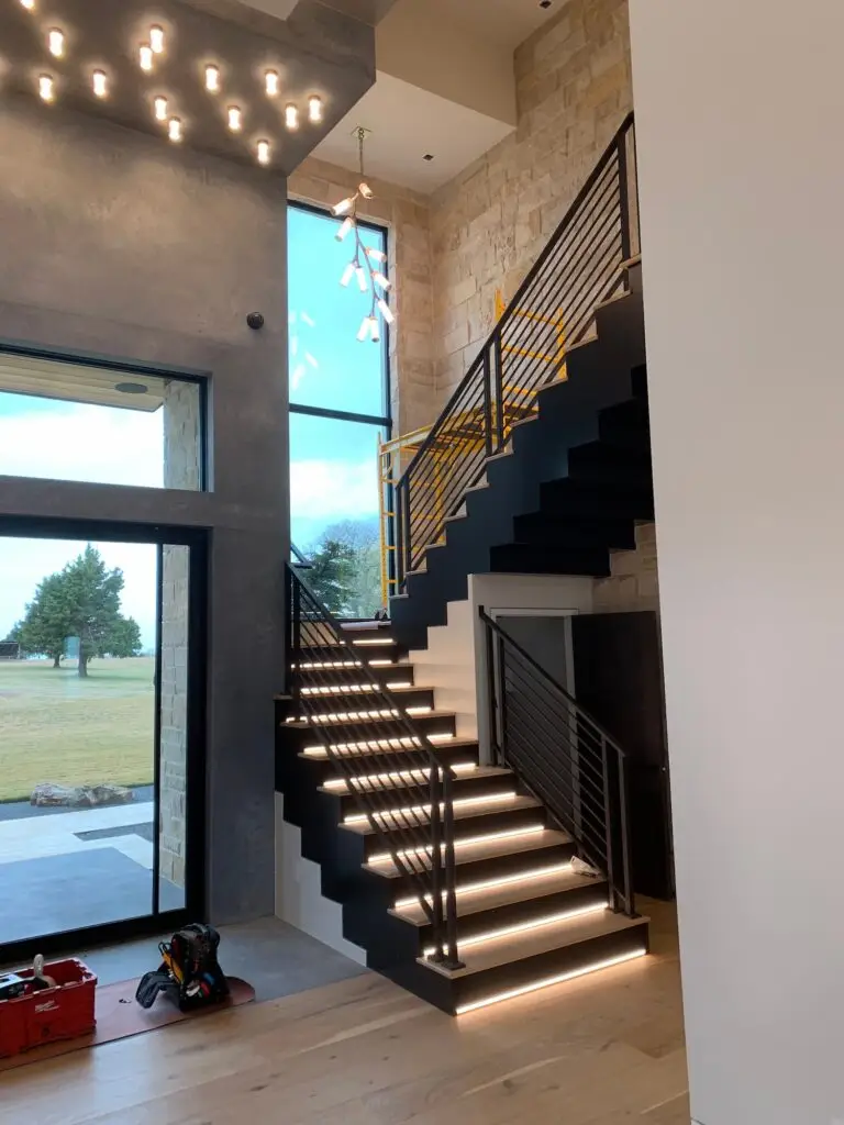 Modern-and-Luxury-Staircase